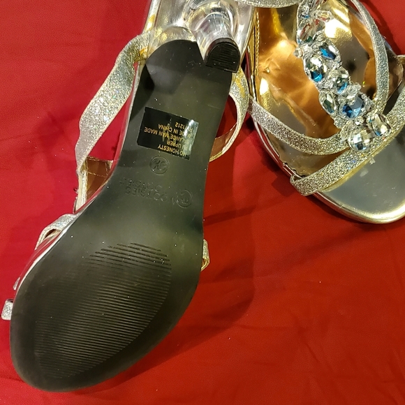 Shoes - Picture 2 of 6